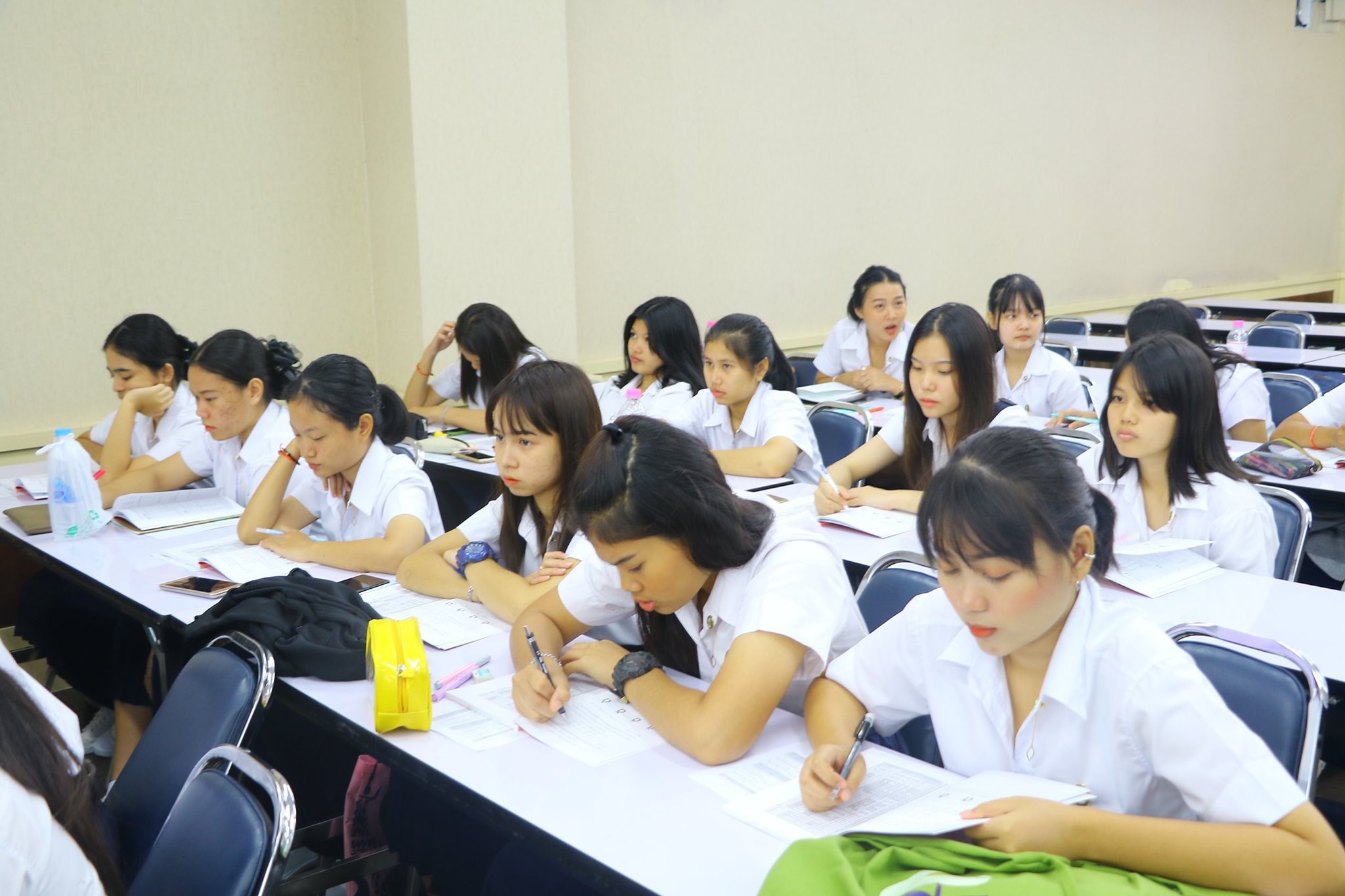 à¹à¸à¸&nbsp;à¸²à¸à¸­à¸²à¸à¸à¸°à¸¡à¸µ
5 à¸à¸, à¸à¸à¸à¸µà¹à¸¢à¸´à¹à¸¡,
à¸à¸¹à¹à¸à¸à¸à¸³à¸¥à¸±à¸à¸¢à¸·à¸