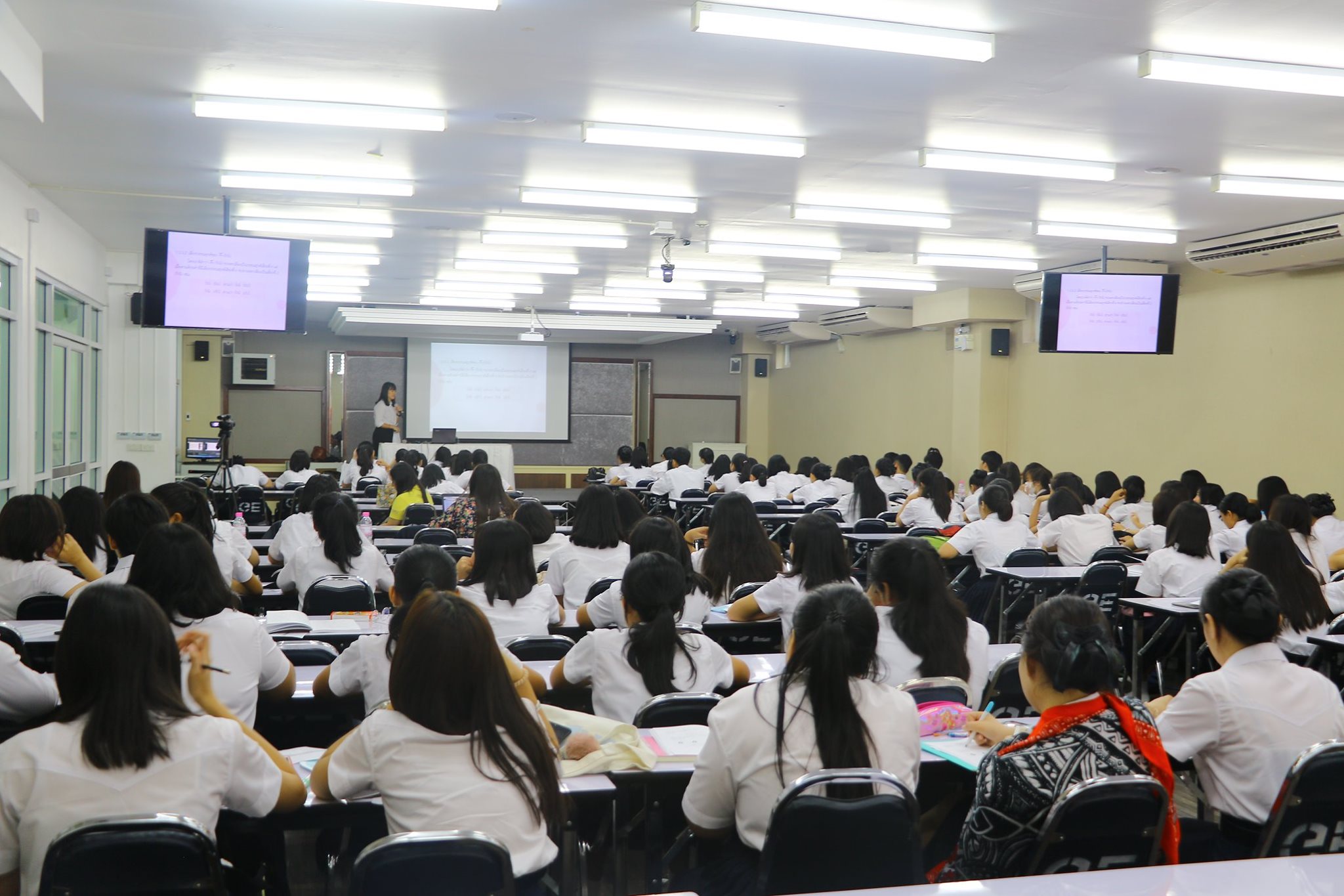 à¹à¸à¸&nbsp;à¸²à¸à¸­à¸²à¸à¸à¸°à¸¡à¸µ
5 à¸à¸, à¸à¸à¸à¸µà¹à¸¢à¸´à¹à¸¡,
à¸à¸¹à¹à¸à¸à¸à¸³à¸¥à¸±à¸à¸¢à¸·à¸