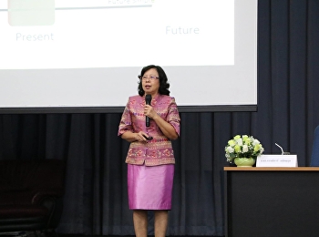 วันที่ 10 กุมภาพันธ์ 2561
ได้รับเกียรติจาก อาจารย์ ดร.กรรณิการ์
อนัคฆกุล บรรยายรายวิชาศึกษาทั่วไป หัวข้อ
“ Tenses ในภาษาอังกฤษและการนำไปใช้ ”