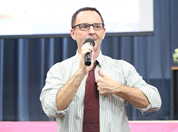 วันที่ 28 มีนาคม 2561 ได้รับเกียรติจาก
Mr.Kenny Riley บรรยายรายวิชาศึกษาทั่วไป
หัวข้อ “ วัฒนธรรมไทยและวัฒนธรรมตะวันตก ”