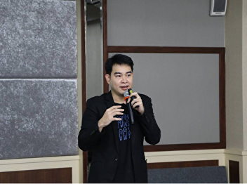 Mr. Worrawut Chunhaphong lectured in
General Education class in topic of
“Thing Plus for Change”