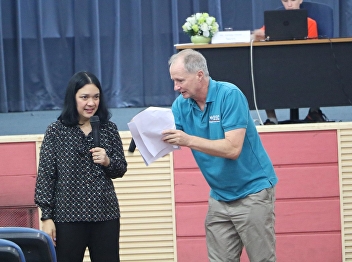 วันที่ 13 มิถุนายน 2561 ได้รับเกียรติจาก
MR.ASHLEY HOOD บรรยายรายวิชาศึกษาทั่วไป
หัวข้อ “การนัดหมาย วัฒนธรรม”