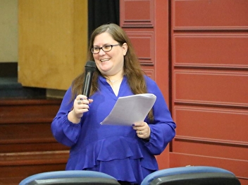 English for Communication and Search By
being honored by Ms.Plankraiphet
Jennilou Thompson.