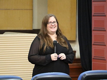 English for Communication and Search By
being honored by Ms.Plankraiphet
Jennilou Thompson