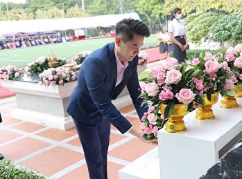 GE participated in the sacrifice and
charity ceremony Thaksin Nuptan.
Sunanda Kumariratana  Queen consort of
Thailand