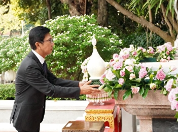 GE participated in the sacrifice and
charity ceremony Thaksin Nuptan.
Sunanda Kumariratana  Queen consort of
Thailand