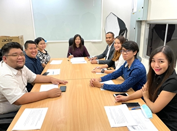 Members of the knowledge group GE Smart
Classroom share knowledge 1.